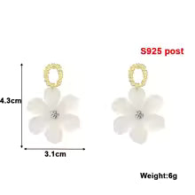 Translucent White Flower Hanging Earrings for Women Rhinestone Ball Middle Petals Sweet Korean New Beach Vacation Ear Decoration
